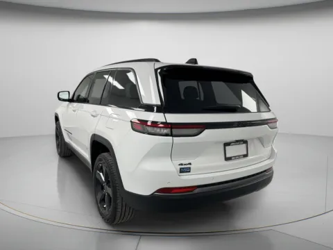 More photos of 2027 Jeep Grand Cherokee Limited at MAG CDJR, MO