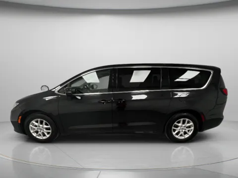 More photos of 2023 Chrysler Pacifica Touring L at MAG CDJR, MO