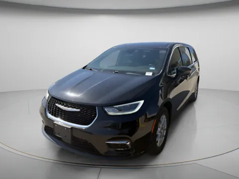 Photos of 2025 Chrysler Pacifica Select for sale in Chillicothe, MO at MAG CDJR