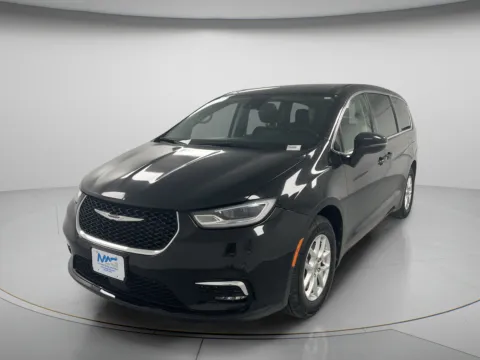 More photos of 2023 Chrysler Pacifica Touring L at MAG CDJR, MO