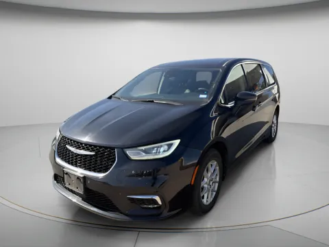 Photos of 2023 Chrysler Pacifica Touring L for sale in Chillicothe, MO at MAG CDJR