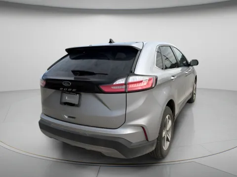 More photos of 2022 Ford Edge SEL at MAG CDJR, MO
