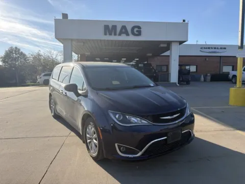 Blue 2018 Chrysler Pacifica Touring Plus for sale in Chillicothe, MO