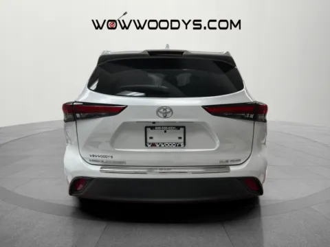 More photos of 2022 Toyota Highlander XLE at MAG CDJR, MO