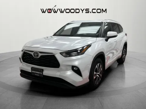 Photos of 2022 Toyota Highlander XLE for sale in Chillicothe, MO at MAG CDJR