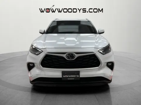 Another view of 2022 Toyota Highlander XLE for sale in Chillicothe, MO at MAG CDJR