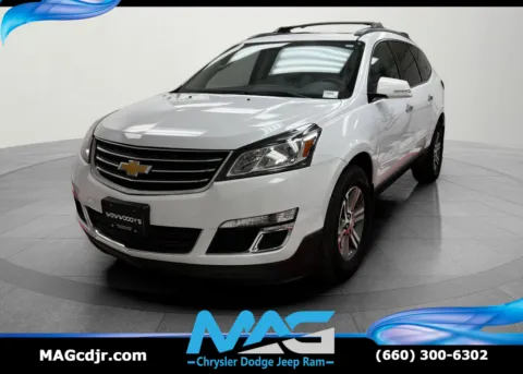 White 2017 Chevrolet Traverse LT for sale in Chillicothe, MO