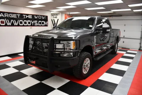 Photos of 2017 Ford Super Duty F-350 SRW Lariat for sale in Chillicothe, MO at MAG CDJR