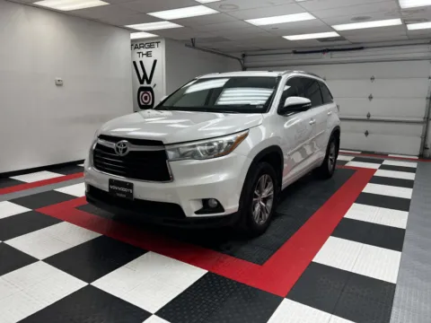 Photos of 2015 Toyota Highlander XLE for sale in Chillicothe, MO at MAG CDJR