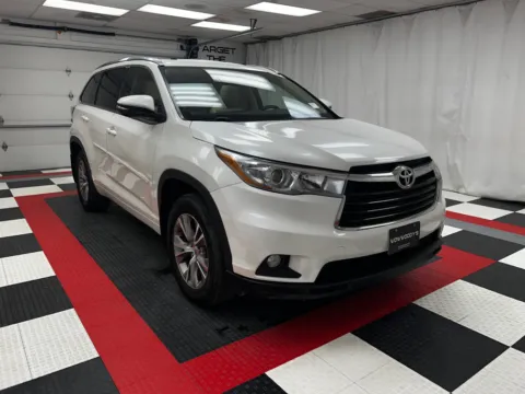 More photos of 2015 Toyota Highlander XLE at MAG CDJR, MO