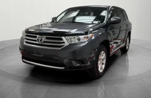 Photos of 2012 Toyota Highlander for sale in Chillicothe, MO at MAG CDJR