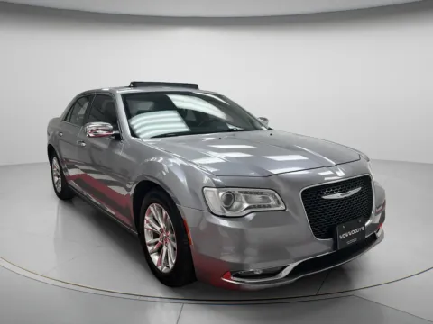 Photos of 2017 Chrysler 300 C for sale in Chillicothe, MO at MAG CDJR