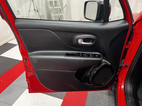 More photos of 2022 Jeep Renegade Altitude at MAG CDJR, MO