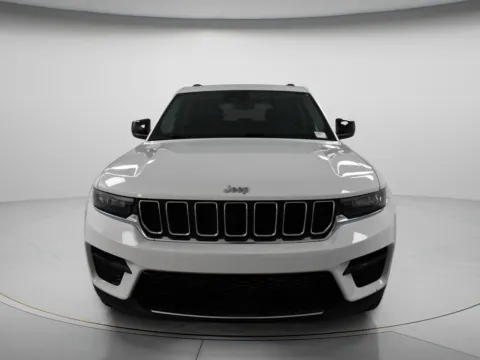 Another view of 2024 Jeep Grand Cherokee Laredo for sale in Chillicothe, MO at MAG CDJR