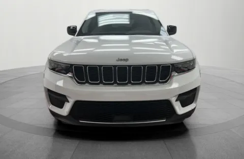 Another view of 2024 Jeep Grand Cherokee Laredo for sale in Chillicothe, MO at MAG CDJR