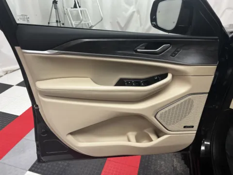 More photos of 2024 Jeep Grand Cherokee L Limited at MAG CDJR, MO