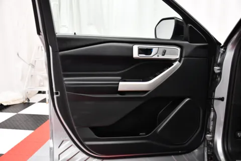 More photos of 2021 Ford Explorer Limited at MAG CDJR, MO