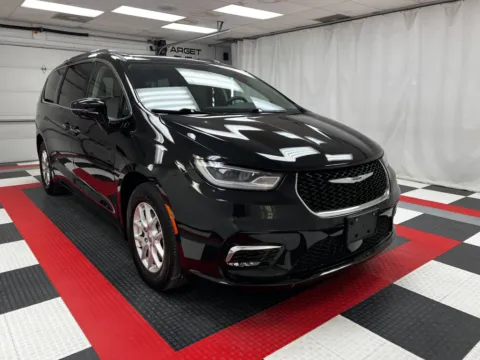 Another view of 2021 Chrysler Pacifica Touring L for sale in Chillicothe, MO at MAG CDJR