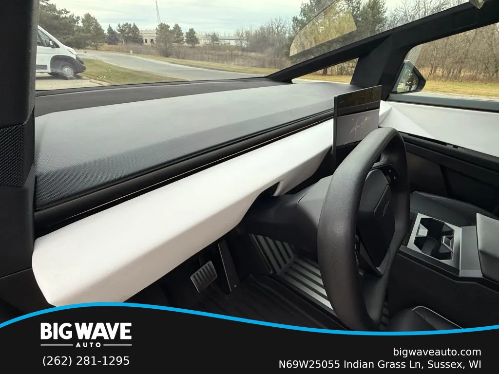 2024 Tesla Cybertruck All-Wheel Drive photo 3