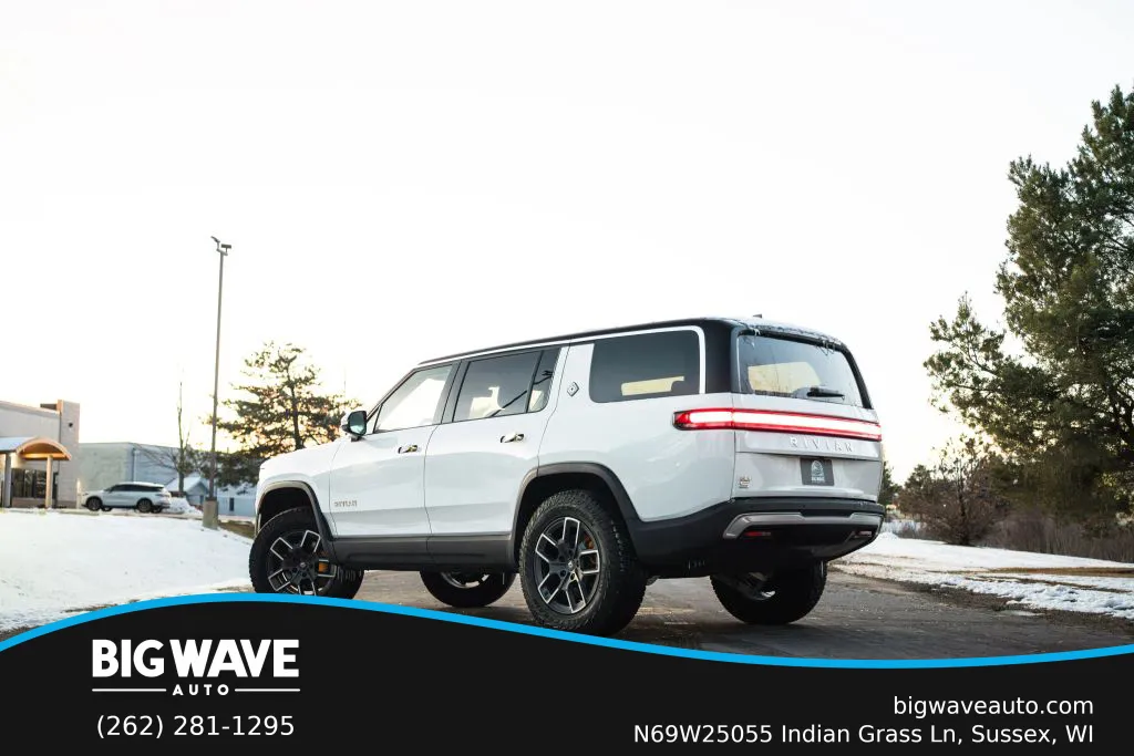 2023 Rivian R1S Adventure