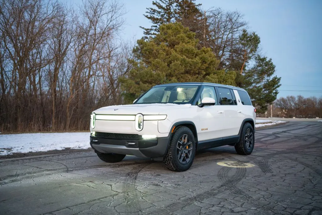 2023 Rivian R1S