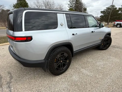 More photos of 2024 Rivian R1S Adventure at Big Wave Auto, WI