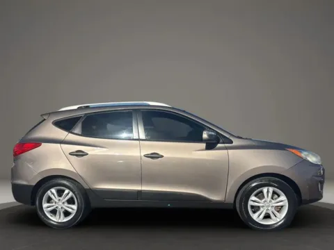 Another view of 2013 Hyundai Tucson GLS Sport Utility 4D for sale in Broken Arrow, OK at JT Wholesale Auto, Inc.