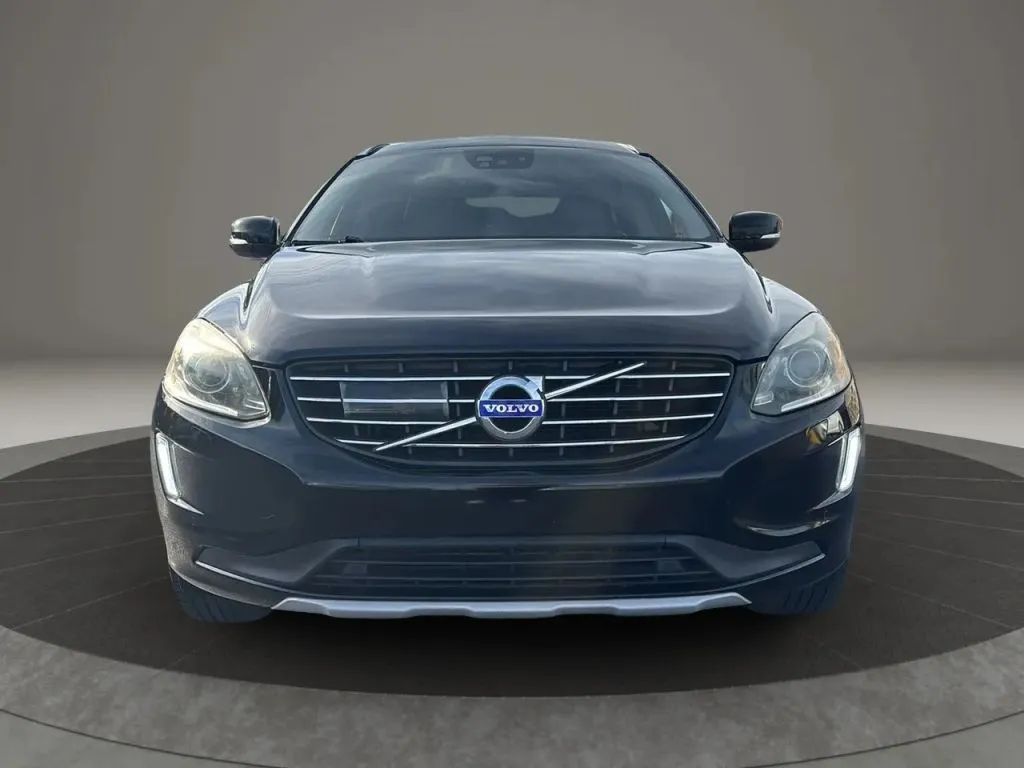 2016 Volvo XC60 T6 Drive-E Platinum photo 2