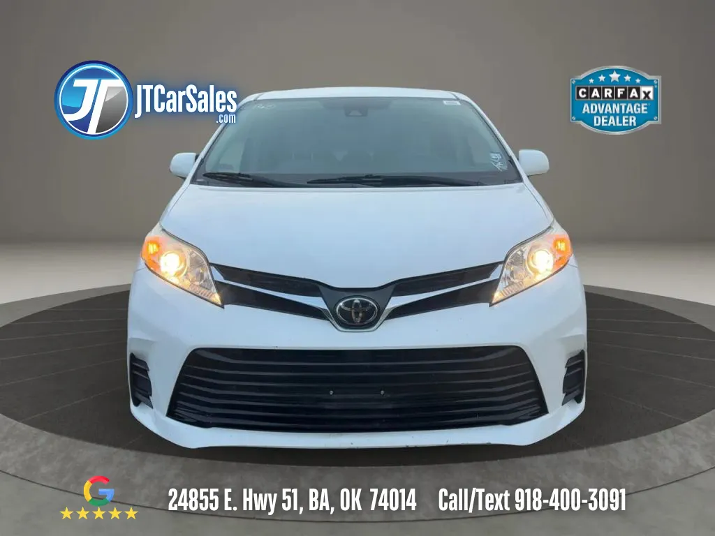 2018 Toyota Sienna LE photo 4