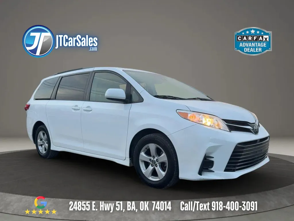 White 2018 Toyota Sienna LE Minivan 4D for sale in Broken Arrow, OK