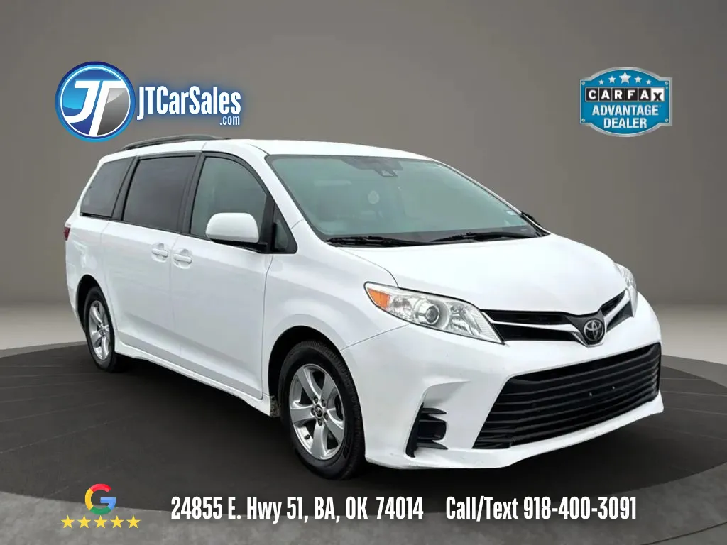 2018 Toyota Sienna LE's photo