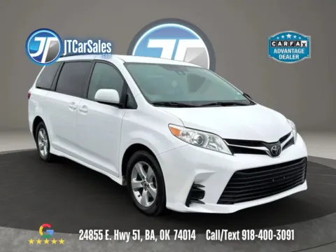 White 2018 Toyota Sienna LE Minivan 4D for sale in Broken Arrow, OK