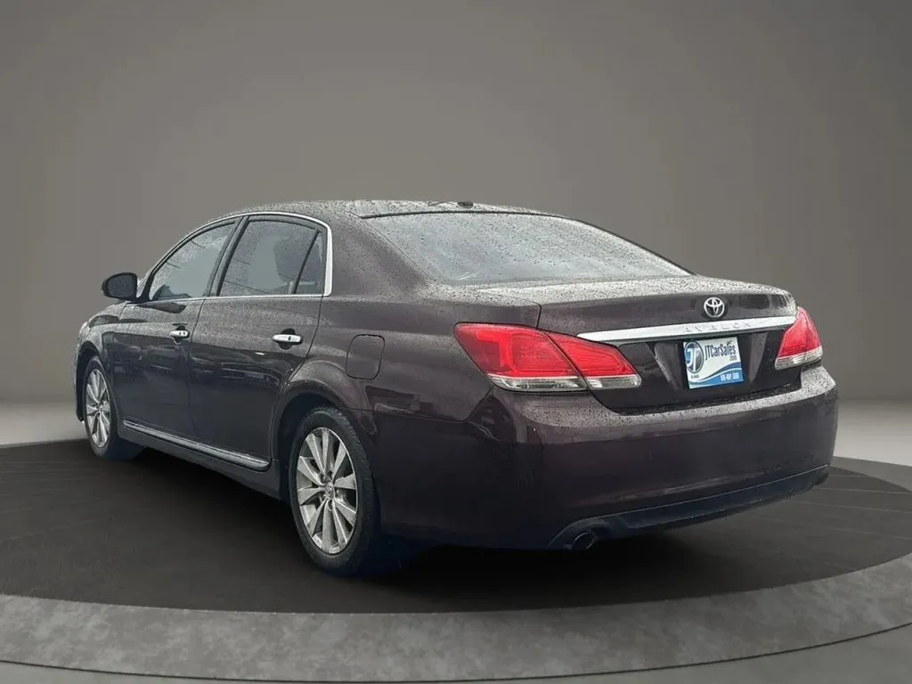 2011 Toyota Avalon photo 3
