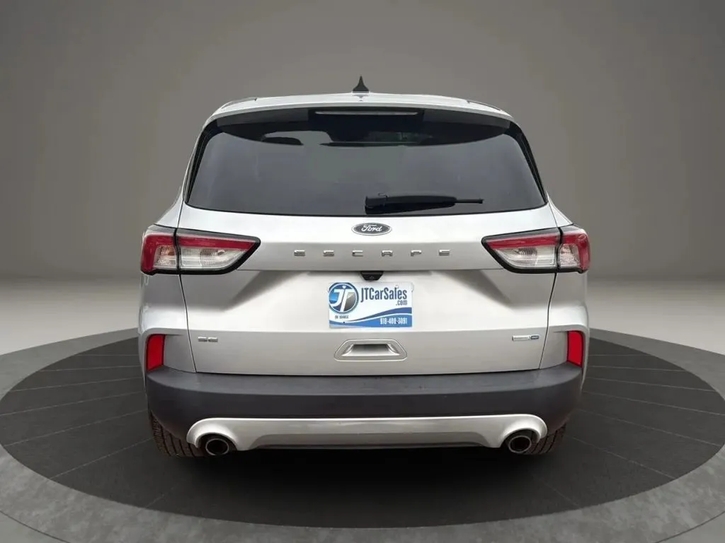 2020 Ford Escape SE Sport photo 2