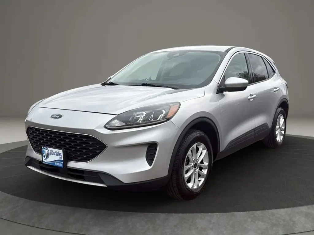 2020 Ford Escape SE Sport photo 3
