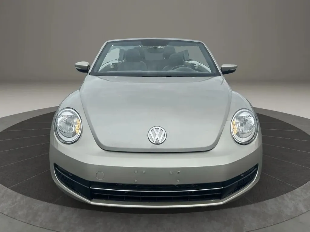 2013 Volkswagen Beetle 2.5L Convertible photo 4