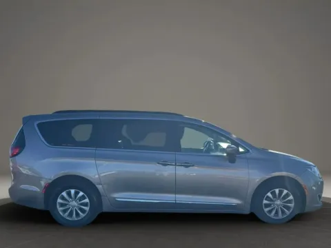 More photos of 2017 Chrysler Pacifica Touring-L Minivan 4D at JT Wholesale Auto, Inc., OK