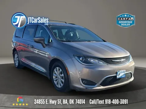 Gold 2017 Chrysler Pacifica Touring-L Minivan 4D for sale in Broken Arrow, OK