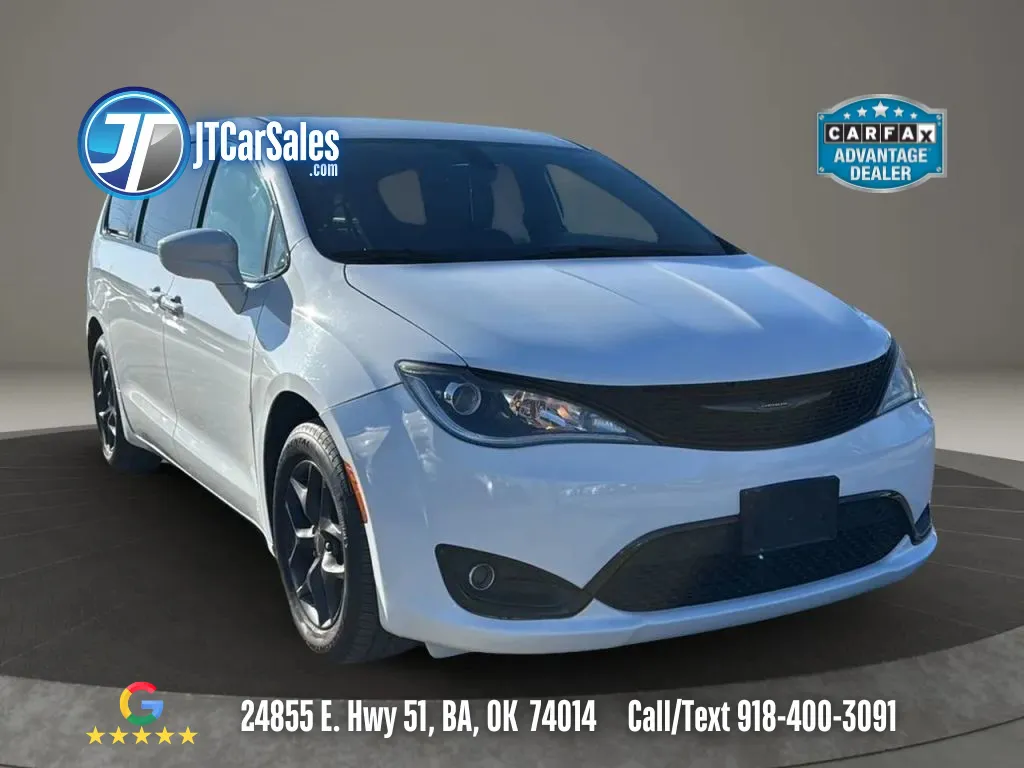 White 2020 Chrysler Pacifica Touring Minivan 4D for sale in Broken Arrow, OK