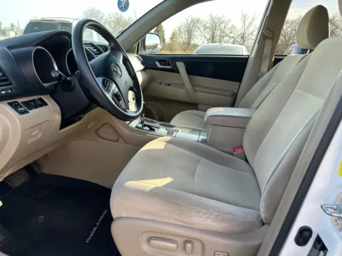 Another view of 2011 Toyota Highlander Sport Utility 4D for sale in Broken Arrow, OK at JT Wholesale Auto, Inc.