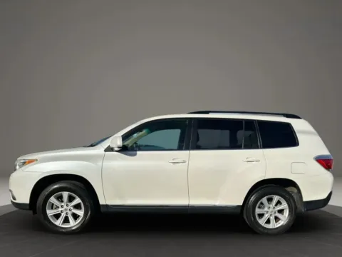 More photos of 2011 Toyota Highlander Sport Utility 4D at JT Wholesale Auto, Inc., OK