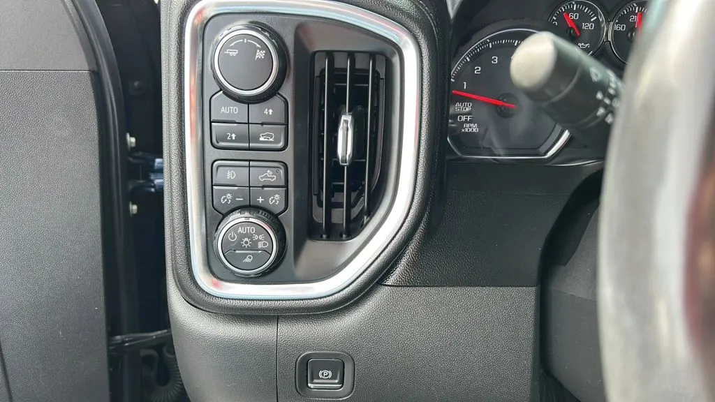 Chevrolet Silverado photo 10