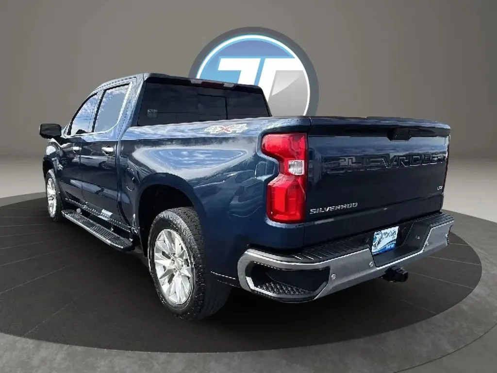 Chevrolet Silverado photo 11