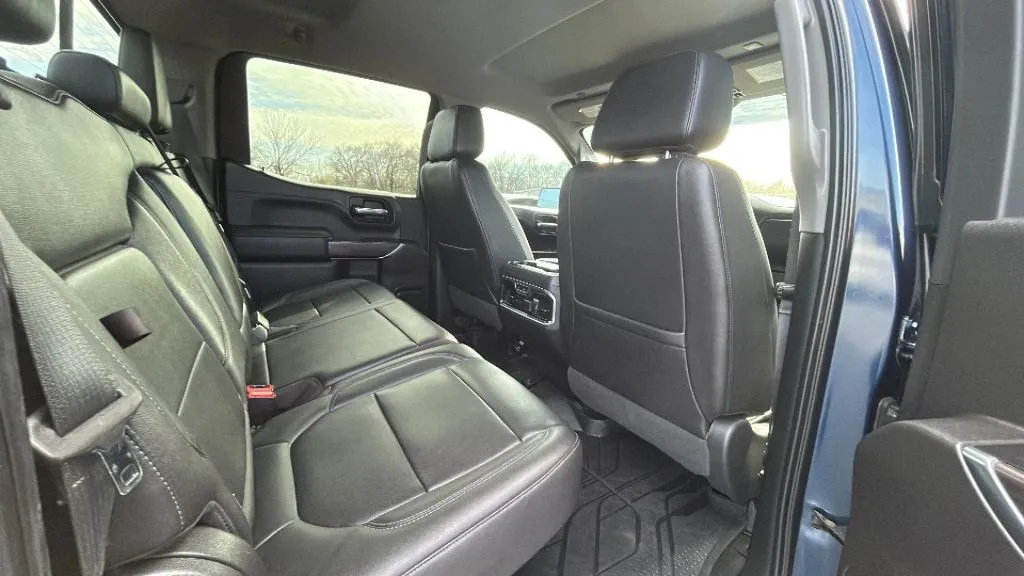 Chevrolet Silverado photo 35