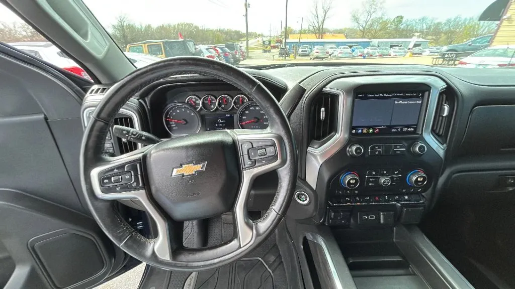 Chevrolet Silverado photo 22