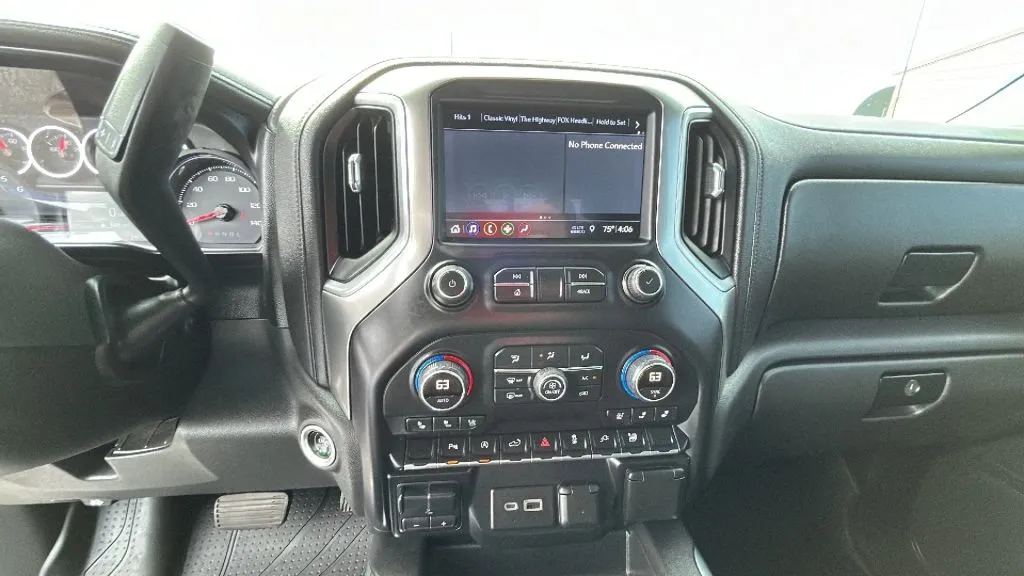 Chevrolet Silverado photo 17