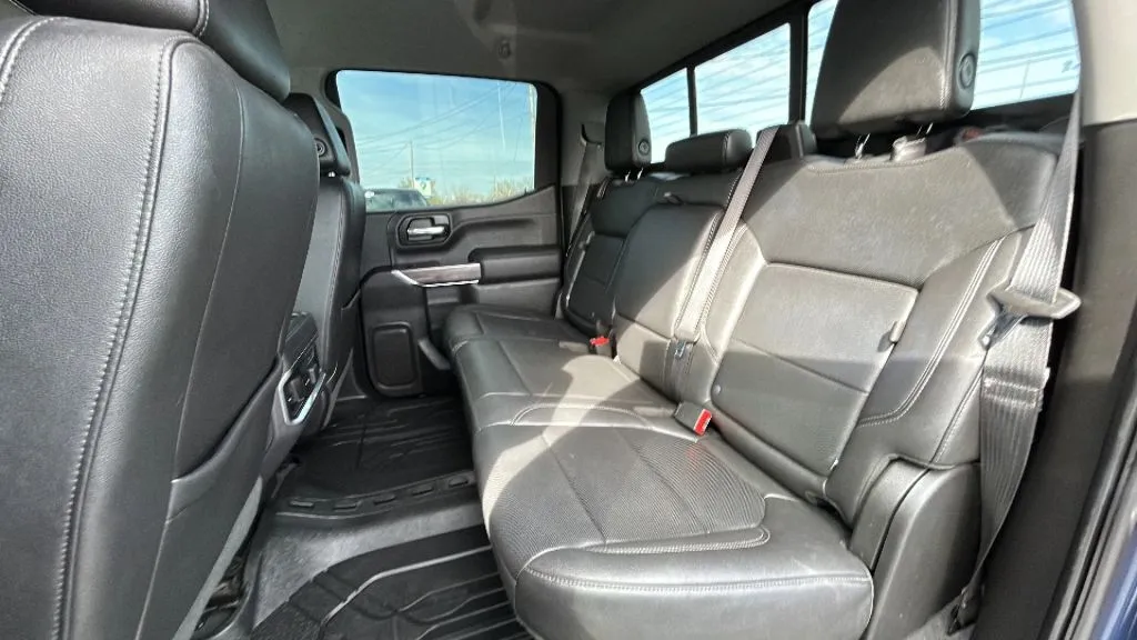 Chevrolet Silverado photo 32