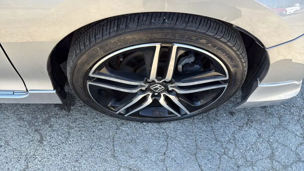 Honda Accord photo 30