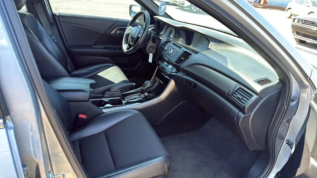 Honda Accord photo 31