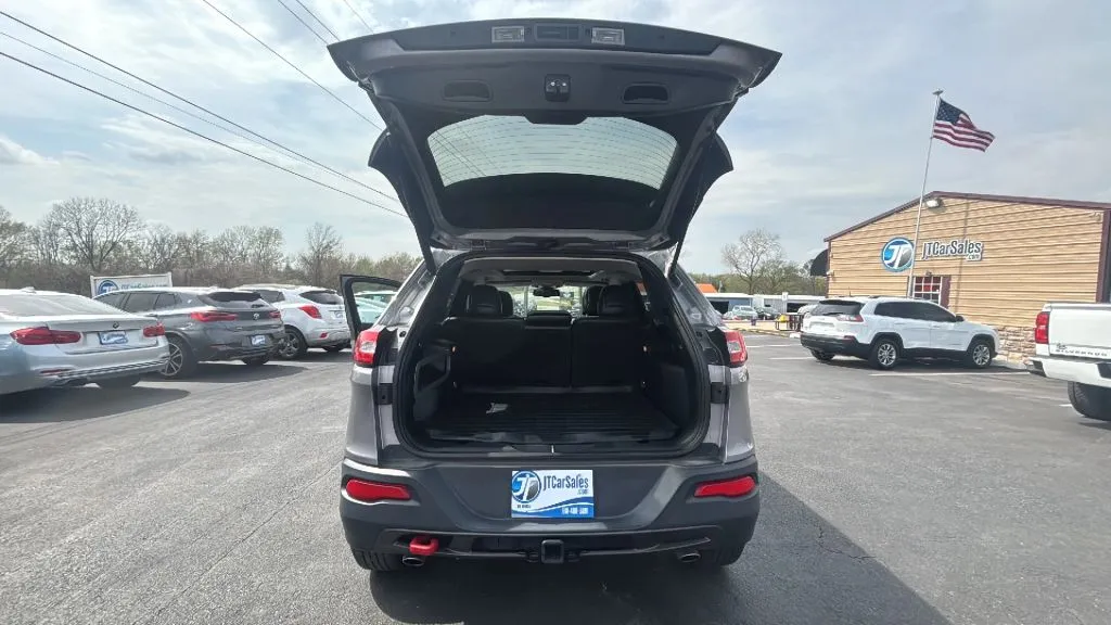 2017 Jeep Cherokee Trailhawk - Photo 16